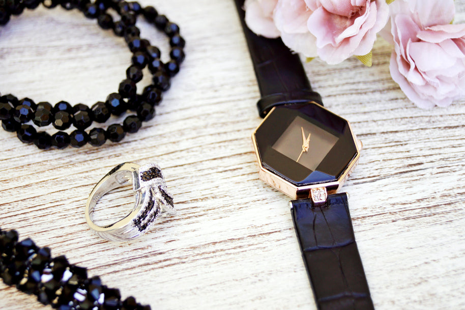 Luxe dames horloge met zwarte lerenband
